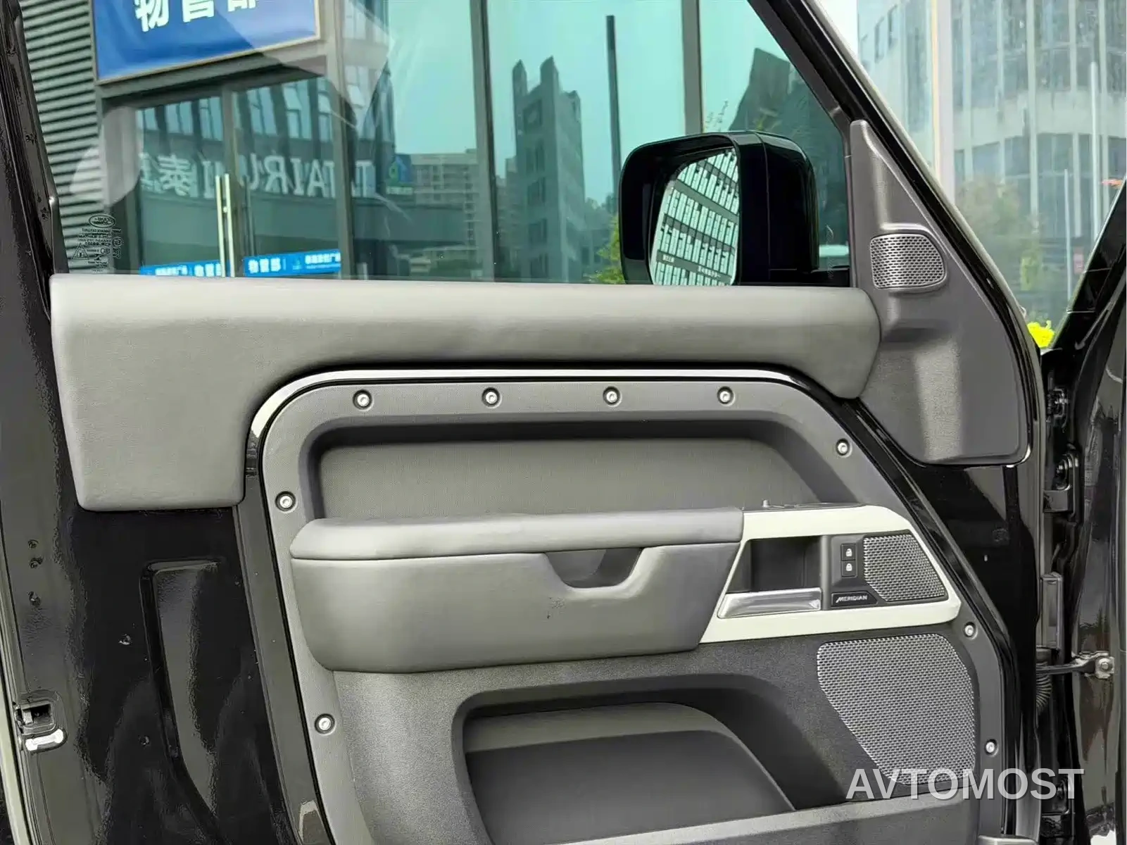 Land Rover Defender 2023 Model 90 3.0T P400 XS — фото 7