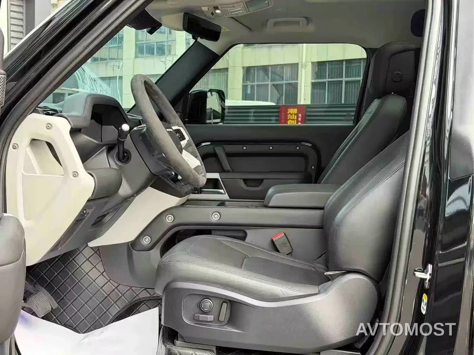 Land Rover Defender 2023 Model 90 3.0T P400 XS — фото 8