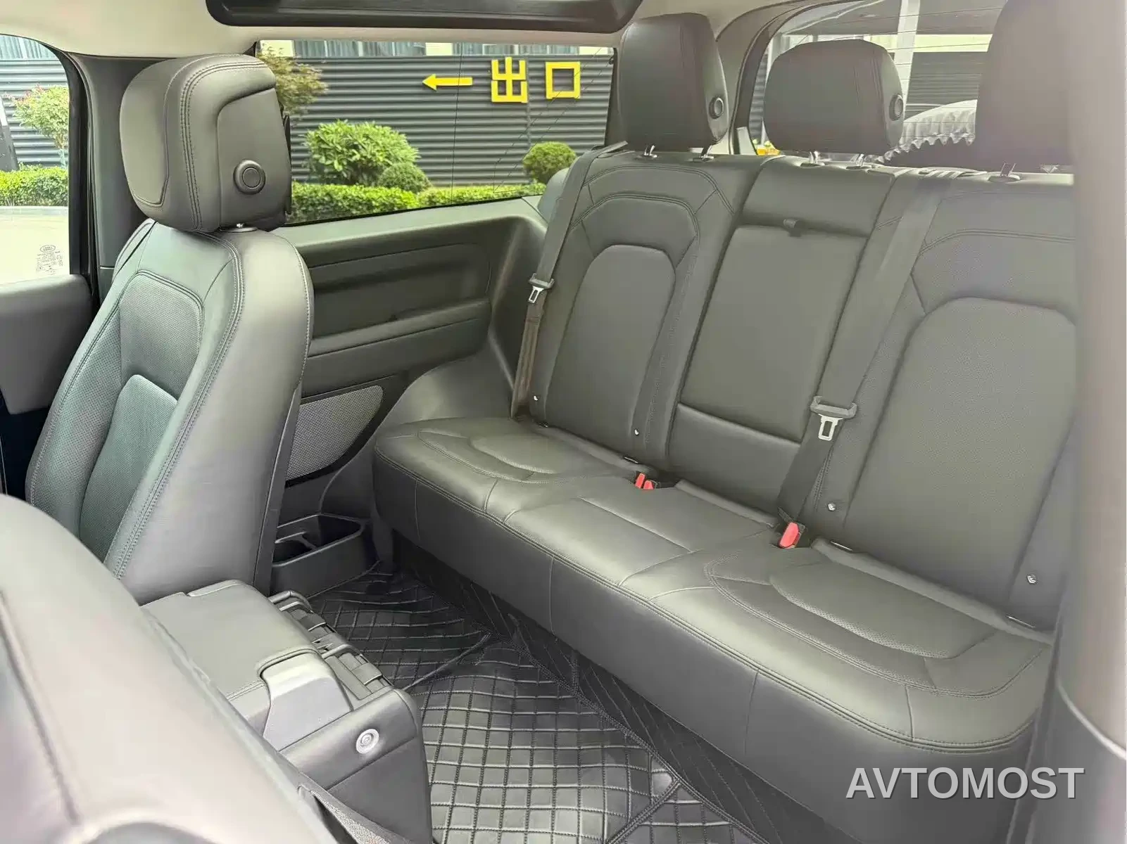 Land Rover Defender 2023 Model 90 3.0T P400 XS — фото 9