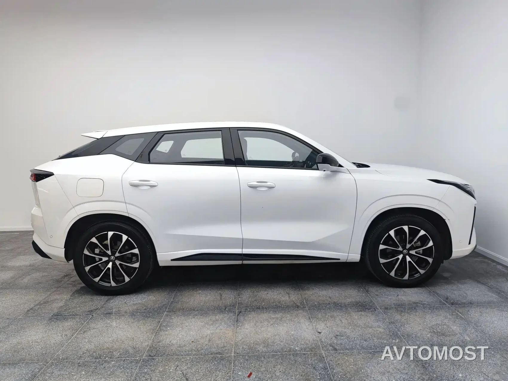 Changan UNI-Z New Energy 2024 Blue Whale Smart Electric iDD 125km Excellence Model — фото 3