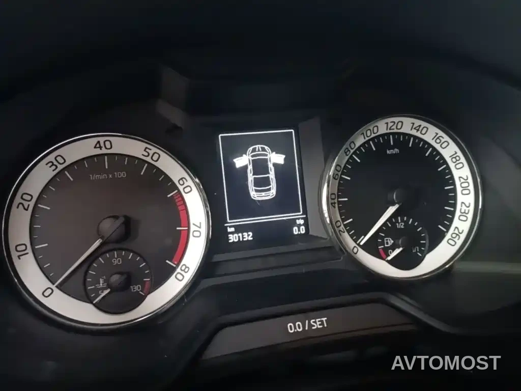 Škoda Octavia 2020 1.5L Automatic Smart Luxury Edition — фото 10