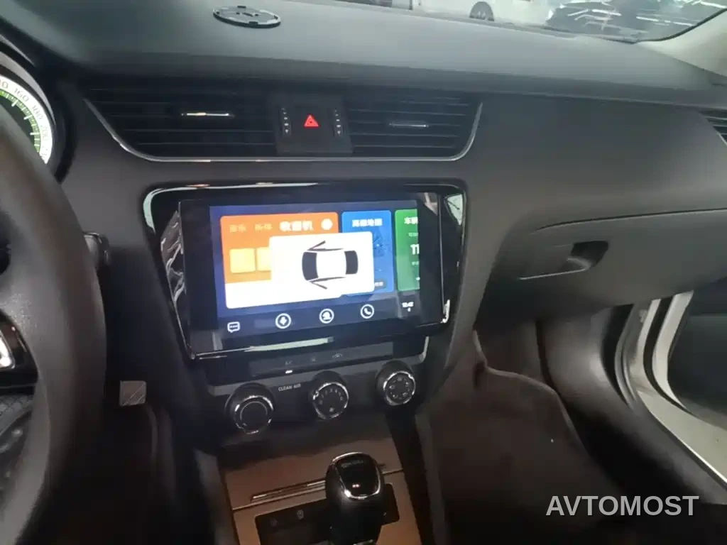Škoda Octavia 2020 1.5L Automatic Smart Luxury Edition — фото 11