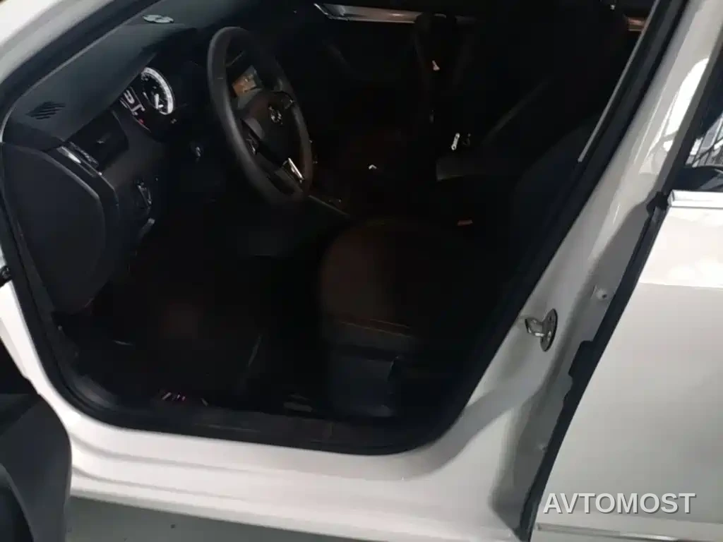 Škoda Octavia 2020 1.5L Automatic Smart Luxury Edition — фото 13