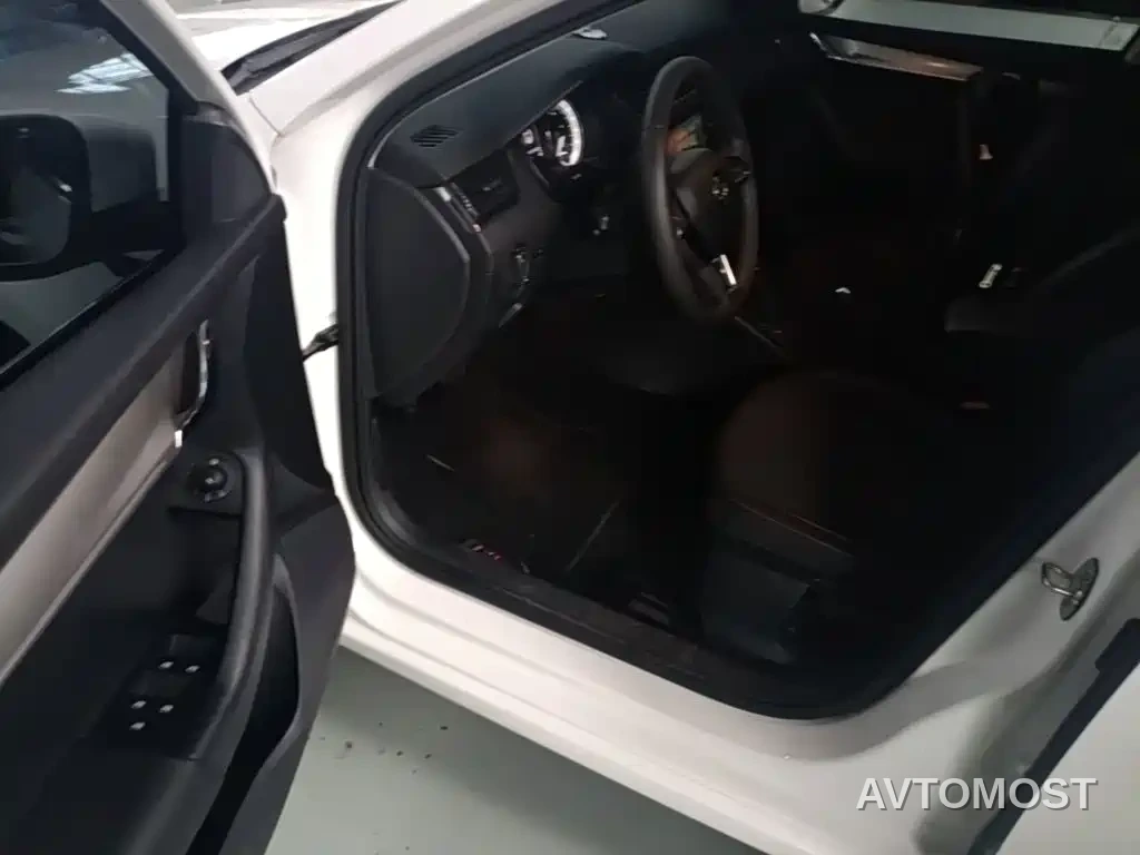 Škoda Octavia 2020 1.5L Automatic Smart Luxury Edition — фото 14