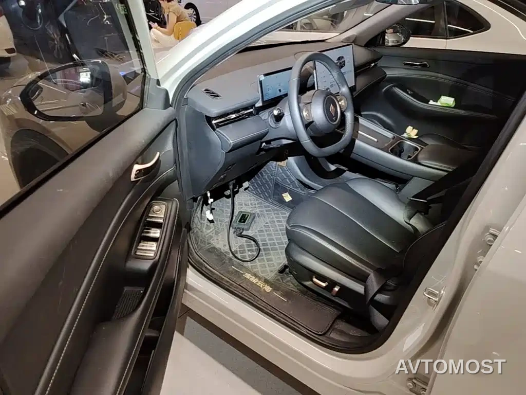 Baojun Yunhai 2024 140km Plug-in Hybrid — фото 15