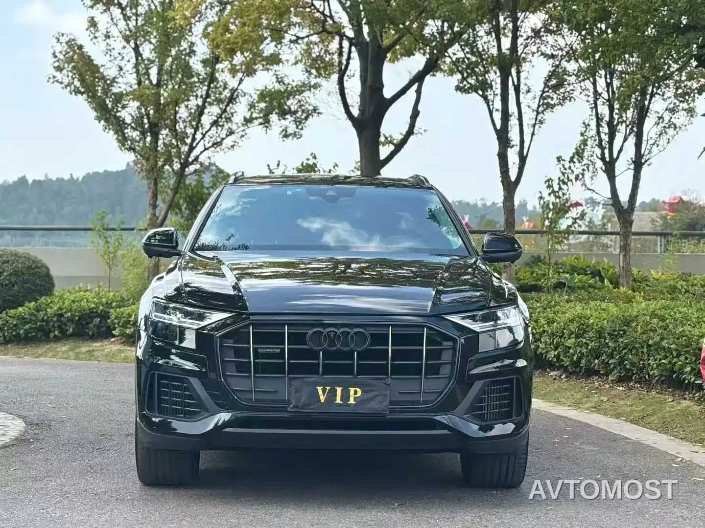 Audi Q8 2022 55 TFSI Dark Knight Hall Edition — фото 2