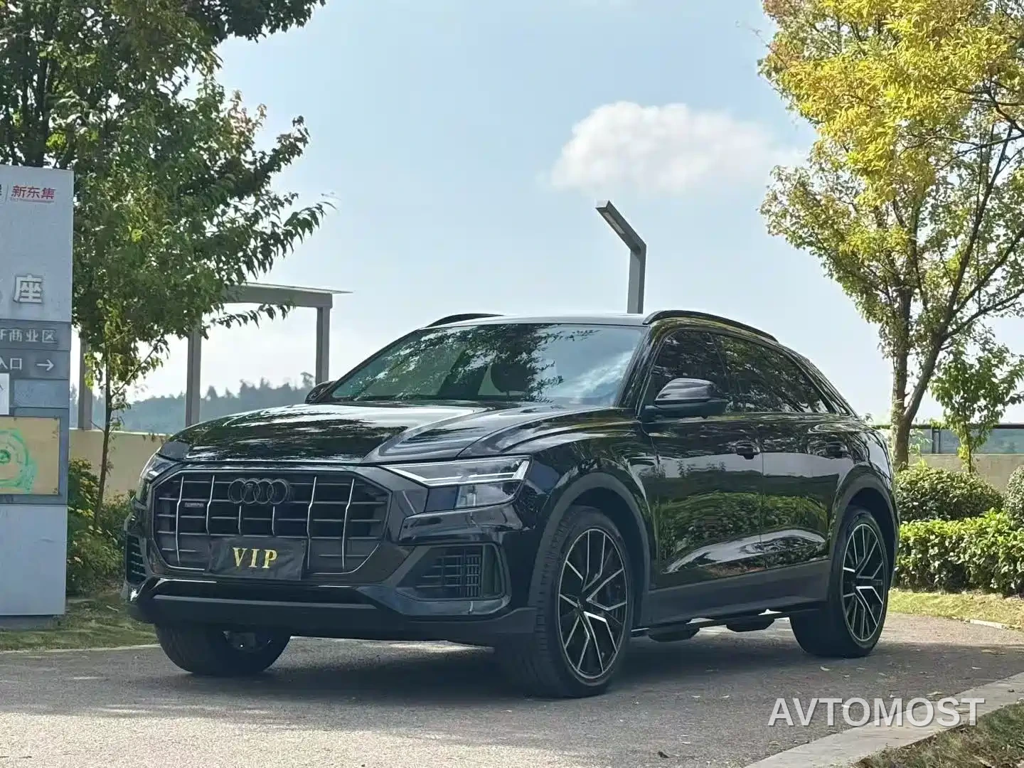 Audi Q8 2022 55 TFSI Dark Knight Hall Edition — фото 3