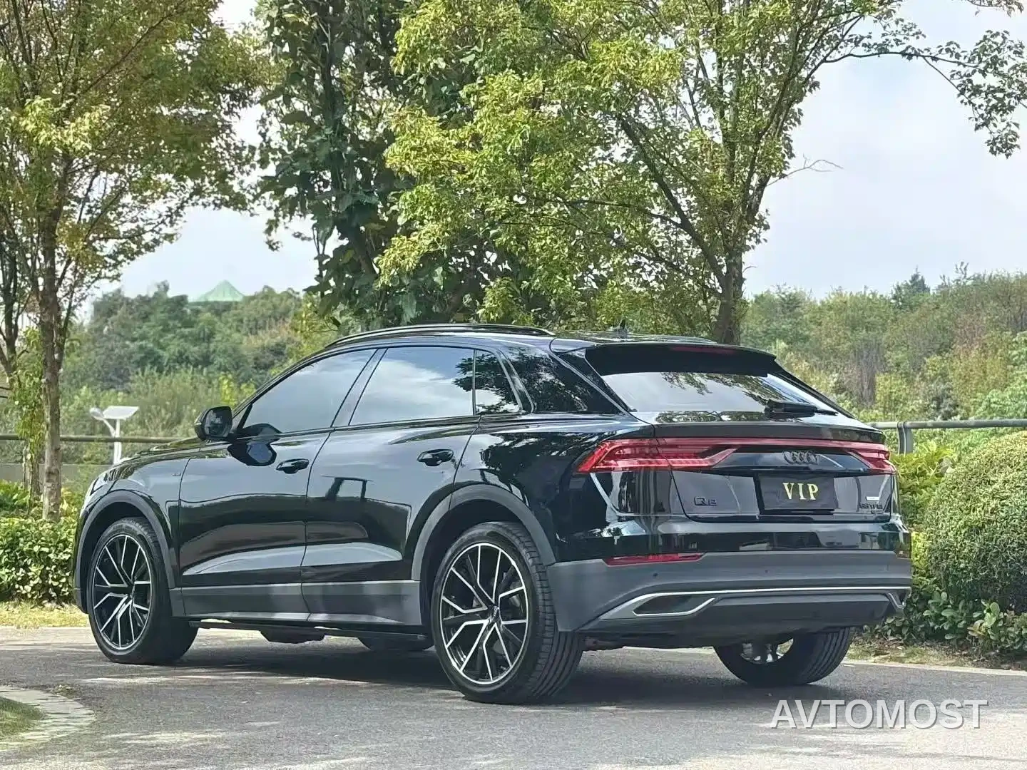 Audi Q8 2022 55 TFSI Dark Knight Hall Edition — фото 7