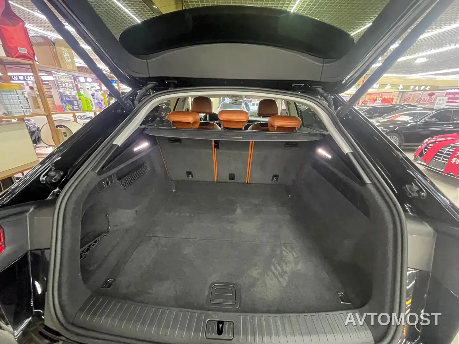 Audi Q8 2022 55 TFSI Dark Knight Hall Edition — фото 11