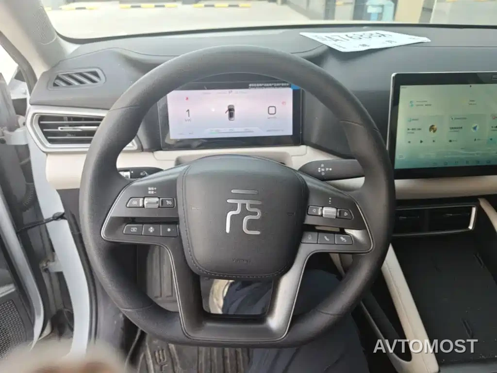 BYD Yuan UP 2025 Model 301KM Navigator — фото 8