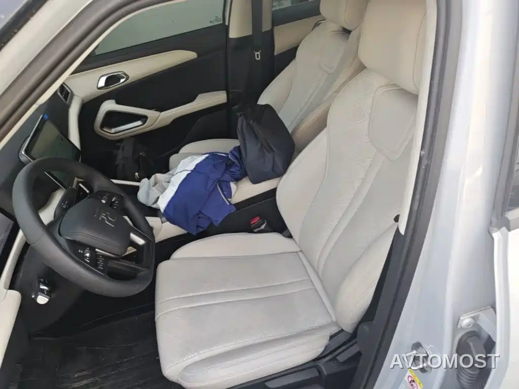BYD Yuan UP 2025 Model 301KM Navigator — фото 12