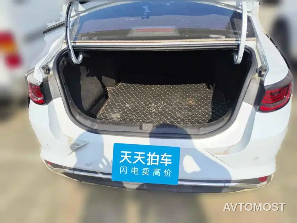Geely Emgrand L HiP 2024 Model Soaring Dragon Edition 1.5TD-DHT Pro 100KM Surpassing Type — фото 5