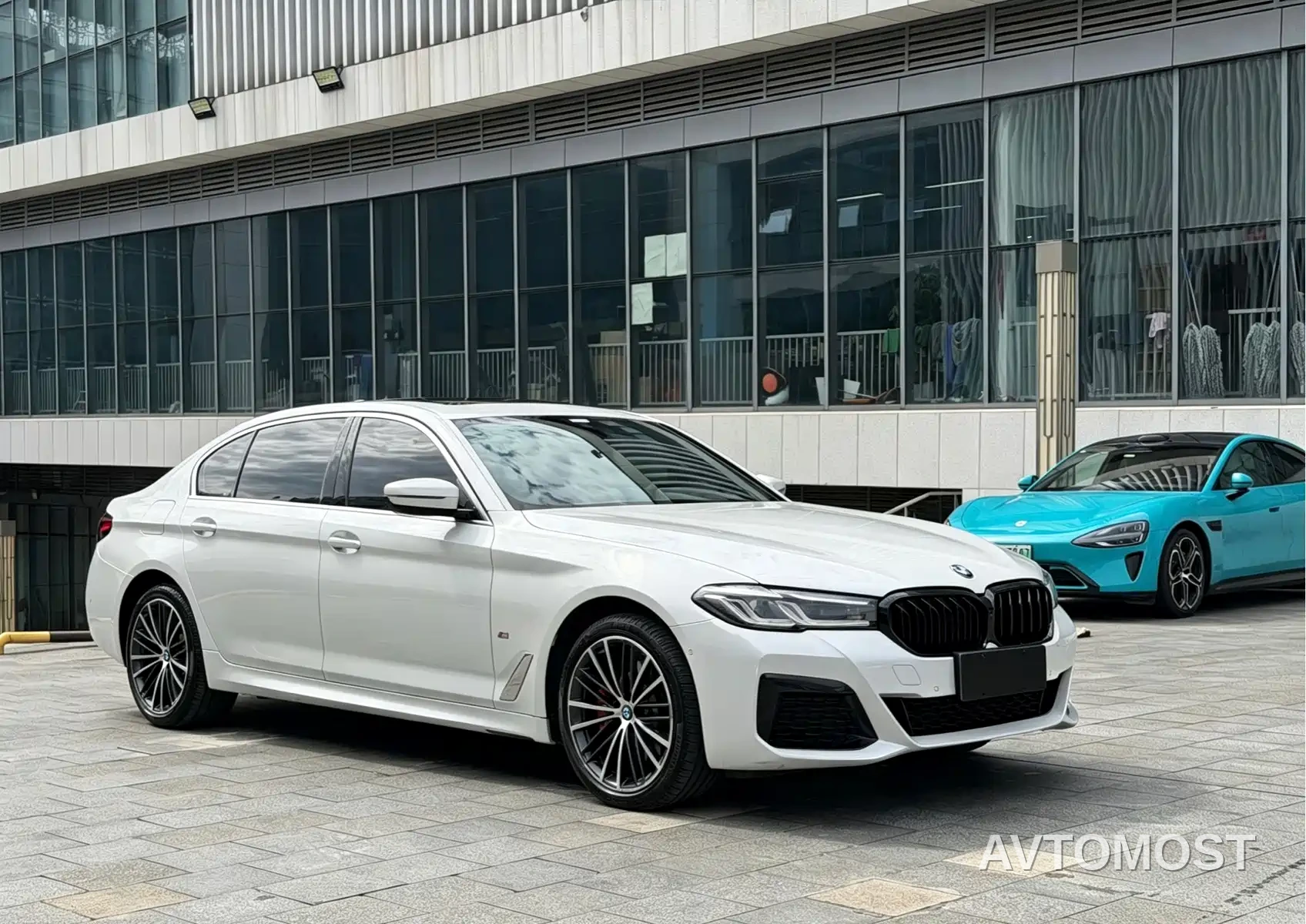 BMW 5 Series 2022 530Li xDrive M Sport Package — фото 2