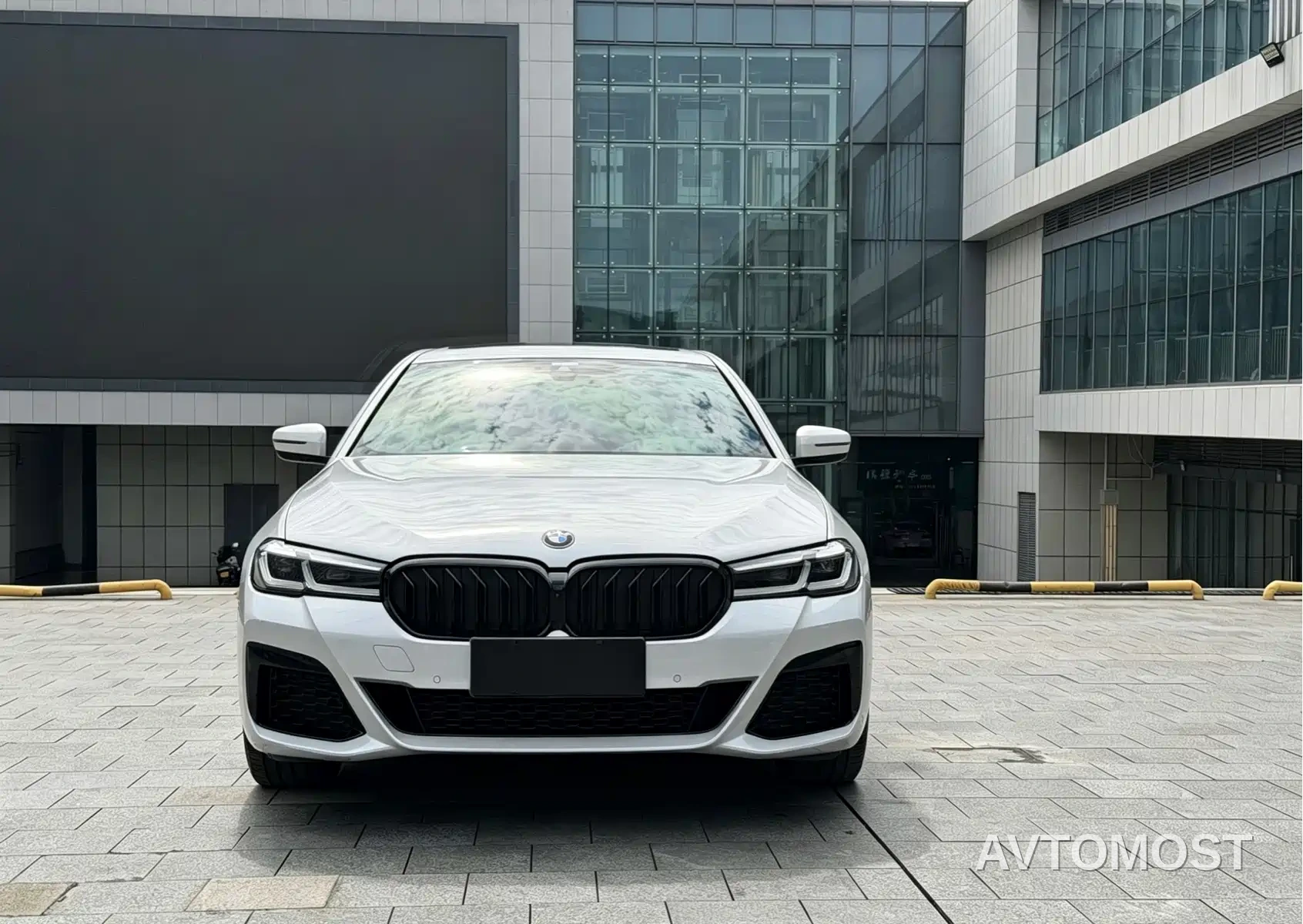 BMW 5 Series 2022 530Li xDrive M Sport Package — фото 3