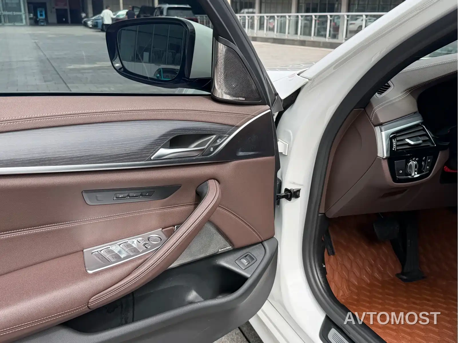 BMW 5 Series 2022 530Li xDrive M Sport Package — фото 4