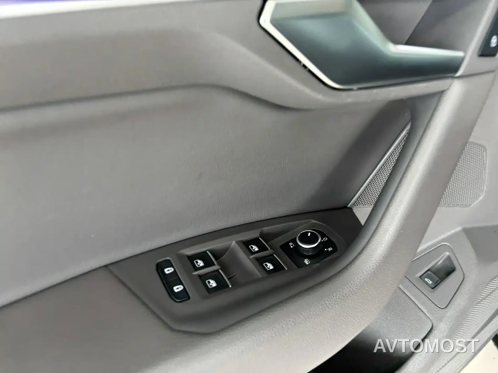 Volkswagen Touareg 2022 3.0TSI Rui Xiang Edition Gloss Black Sport Package — фото 4