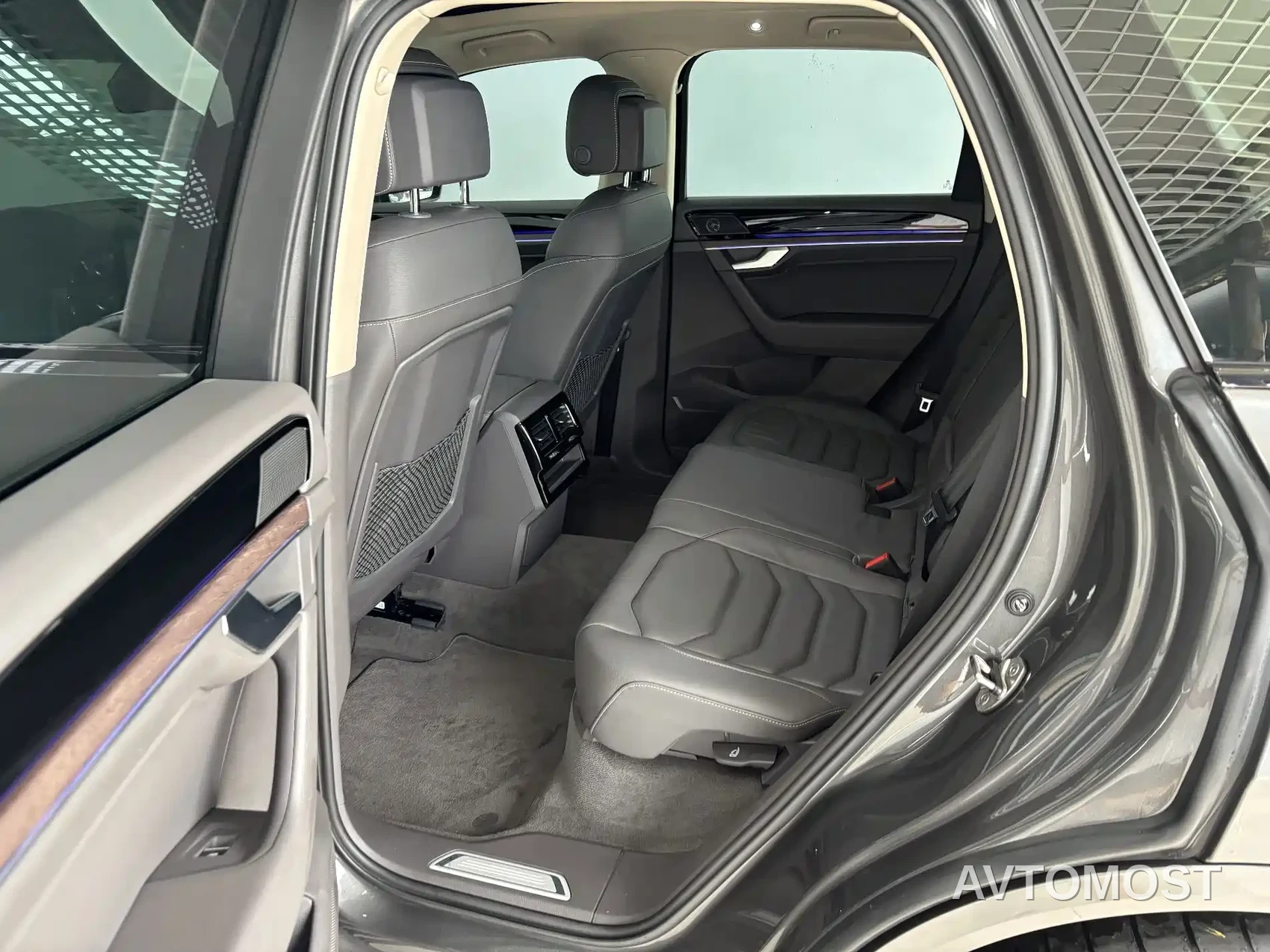 Volkswagen Touareg 2022 3.0TSI Rui Xiang Edition Gloss Black Sport Package — фото 14