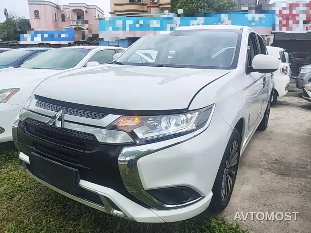 Mitsubishi Outlander 2021 Facelift 2.0L 2WD Comfort Edition 5-Seater — фото 1