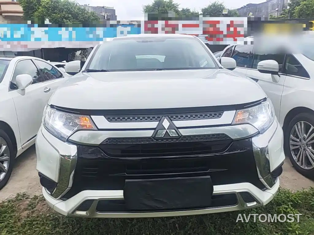 Mitsubishi Outlander 2021 Facelift 2.0L 2WD Comfort Edition 5-Seater — фото 2
