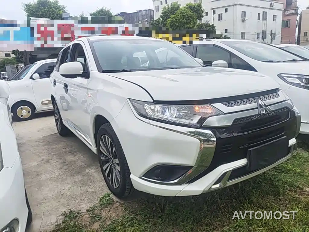 Mitsubishi Outlander 2021 Facelift 2.0L 2WD Comfort Edition 5-Seater — фото 3