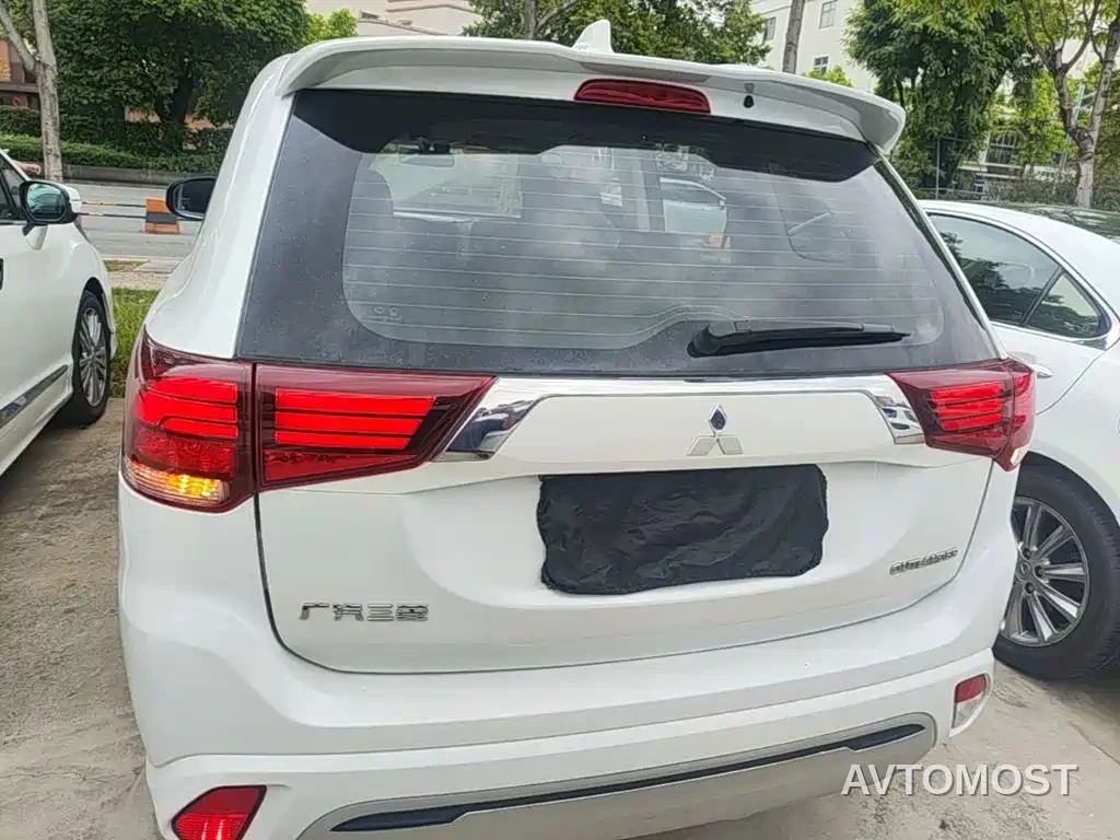 Mitsubishi Outlander 2021 Facelift 2.0L 2WD Comfort Edition 5-Seater — фото 5