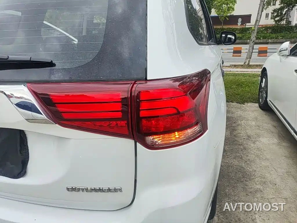 Mitsubishi Outlander 2021 Facelift 2.0L 2WD Comfort Edition 5-Seater — фото 7