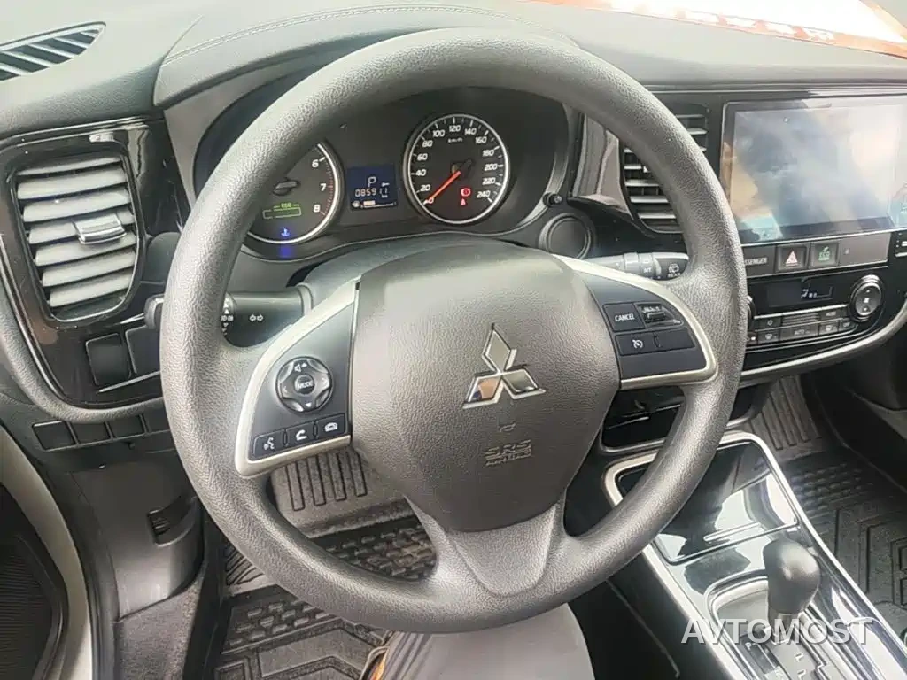 Mitsubishi Outlander 2021 Facelift 2.0L 2WD Comfort Edition 5-Seater — фото 10