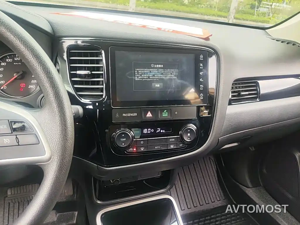 Mitsubishi Outlander 2021 Facelift 2.0L 2WD Comfort Edition 5-Seater — фото 12