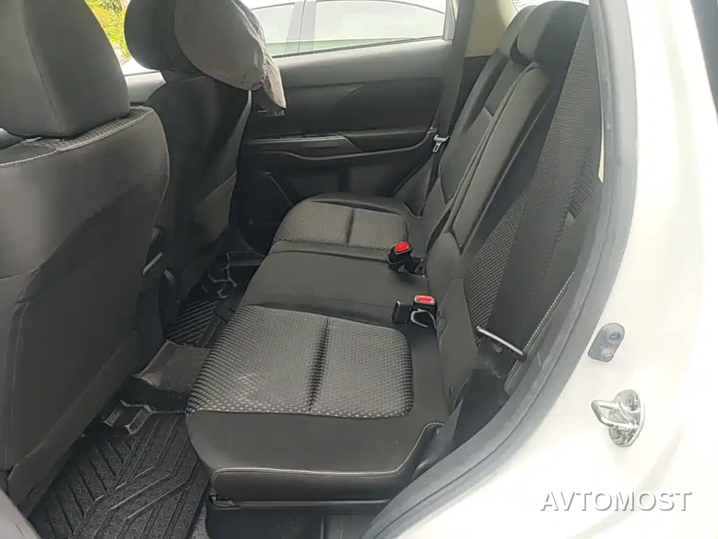 Mitsubishi Outlander 2021 Facelift 2.0L 2WD Comfort Edition 5-Seater — фото 16
