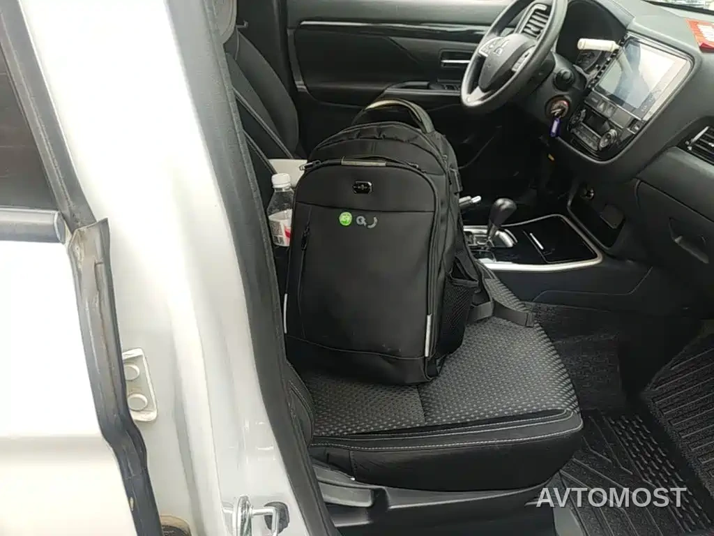 Mitsubishi Outlander 2021 Facelift 2.0L 2WD Comfort Edition 5-Seater — фото 22