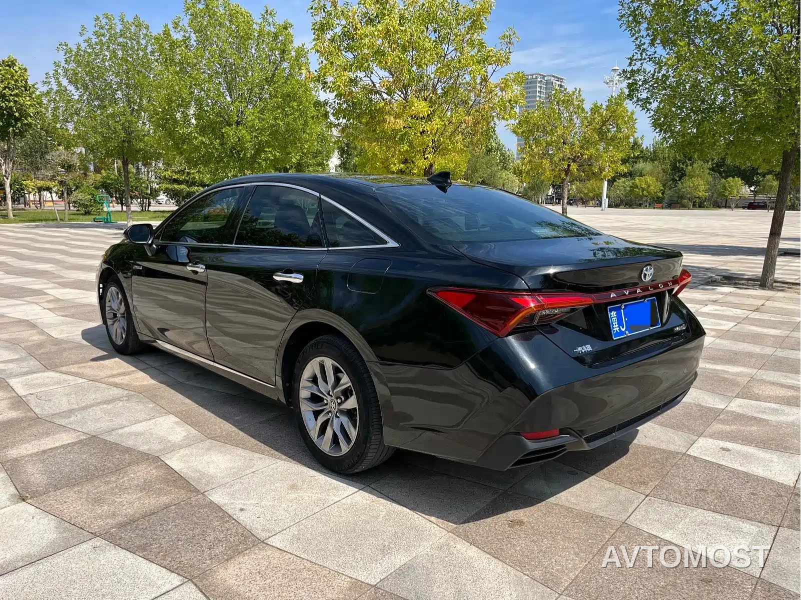 Toyota Avalon 2019 Hybrid 2.5L Luxury Edition China VI — фото 4
