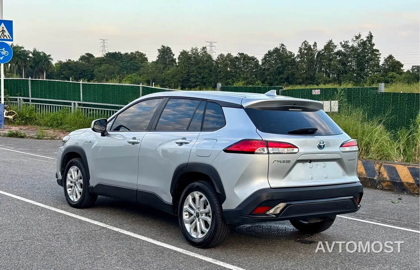 Toyota Frontlander 2023 2.0L Smart Hybrid Dual Engine Leading Edition — фото 4