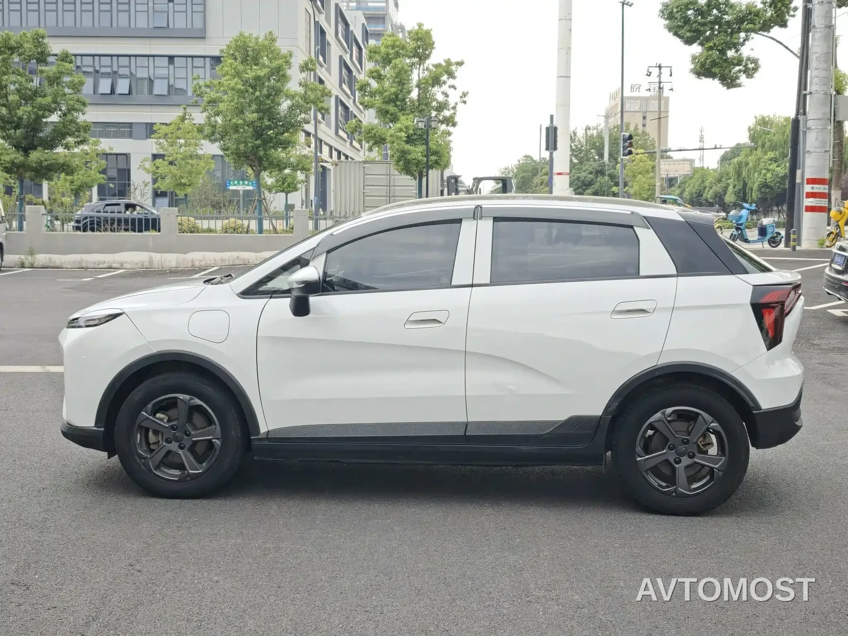 Geely Geometry E Firefly 2023 401KM Thunderbolt Tiger 5-Seater — фото 3