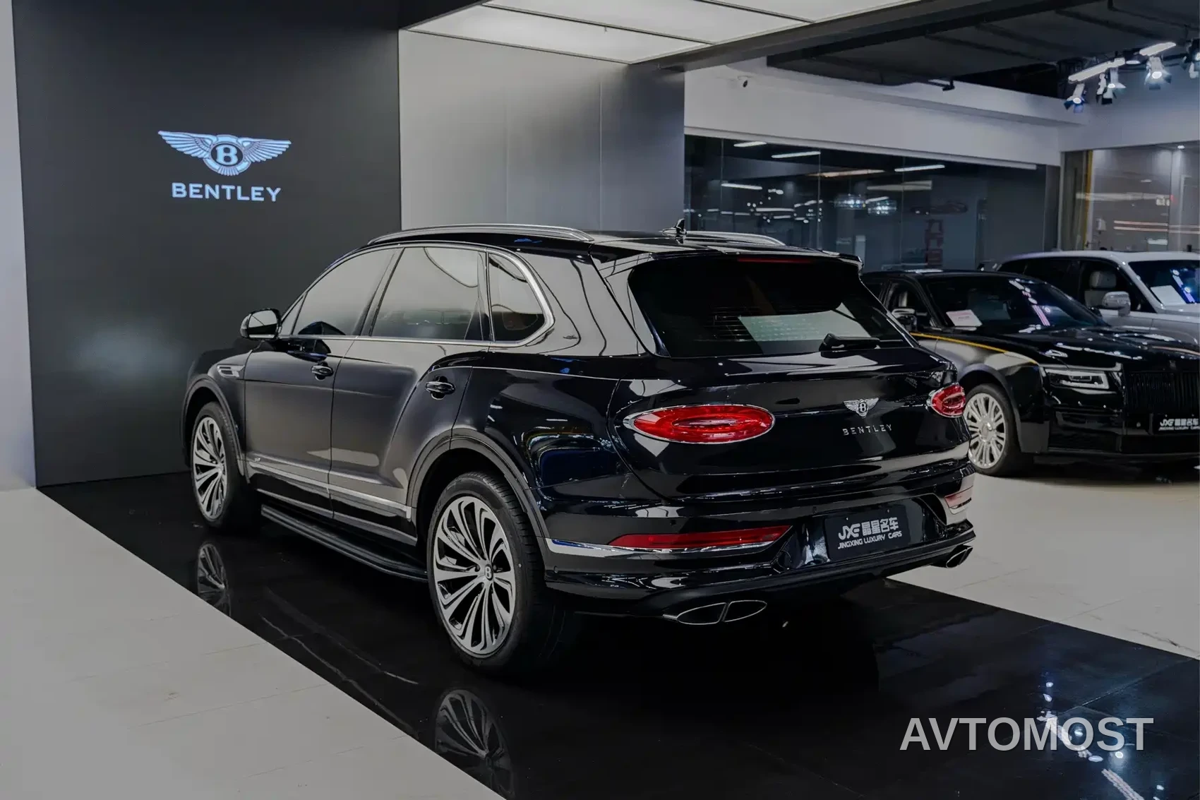 Bentley Bentayga 2021 4.0T V8 — фото 16