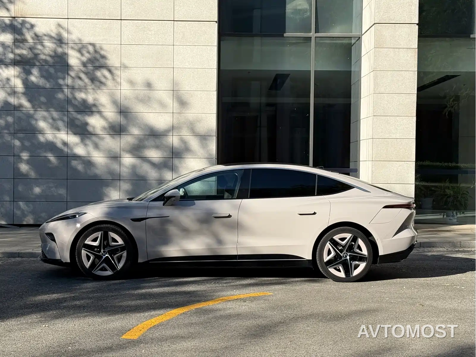 Roewe Rising Auto F7 2023 Long Range Pro — фото 4