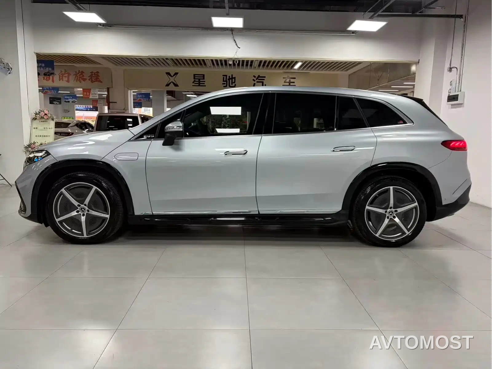 Mercedes-Benz EQS SUV 2023 450 4MATIC Pioneer Edition — фото 3