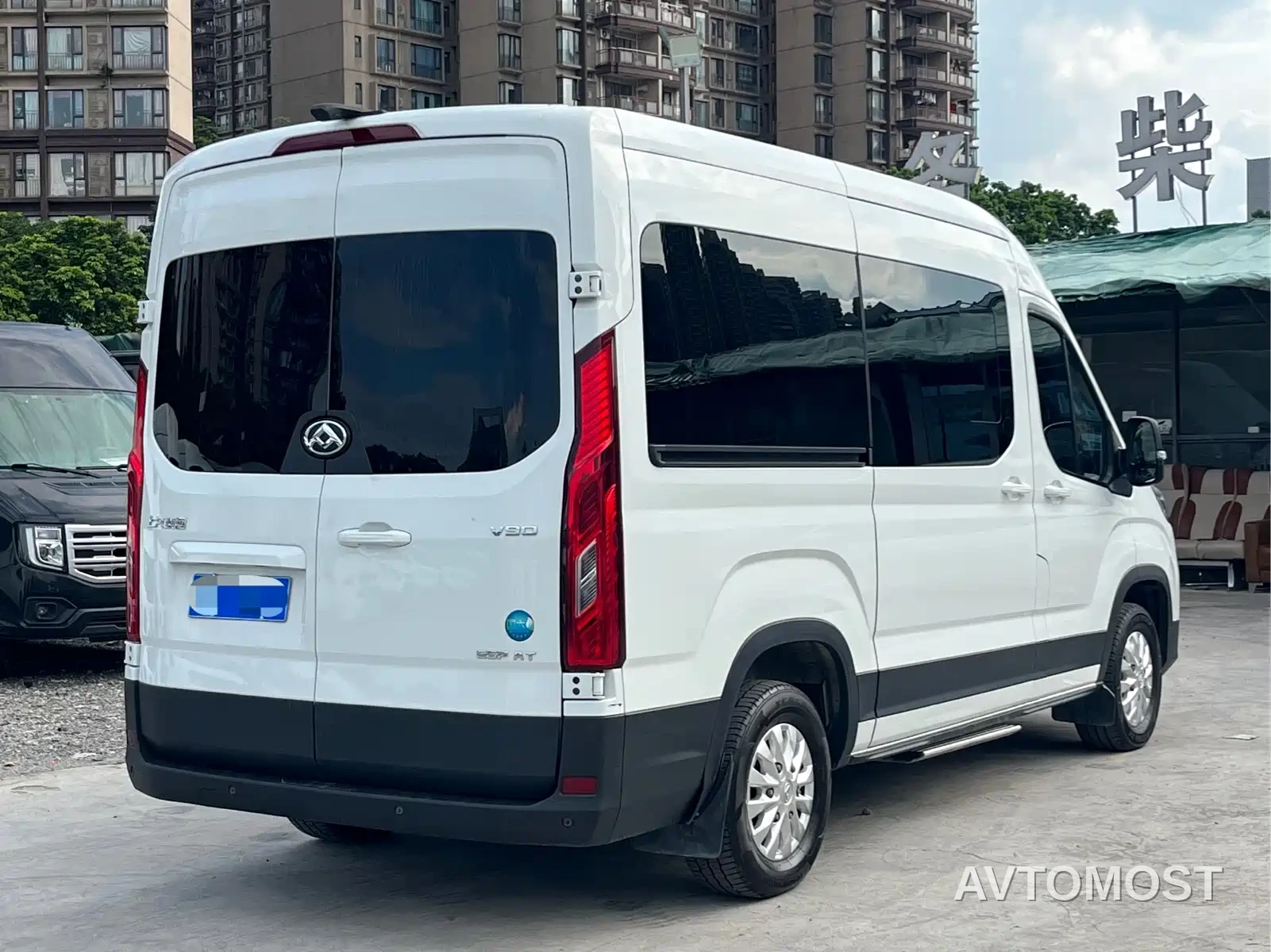 SAIC Maxus Xintu V90 2022 2.0T Auto Zhida Operation RWD Extended Wheelbase Super High Roof Single Rear Tire 9-Seater — фото 4