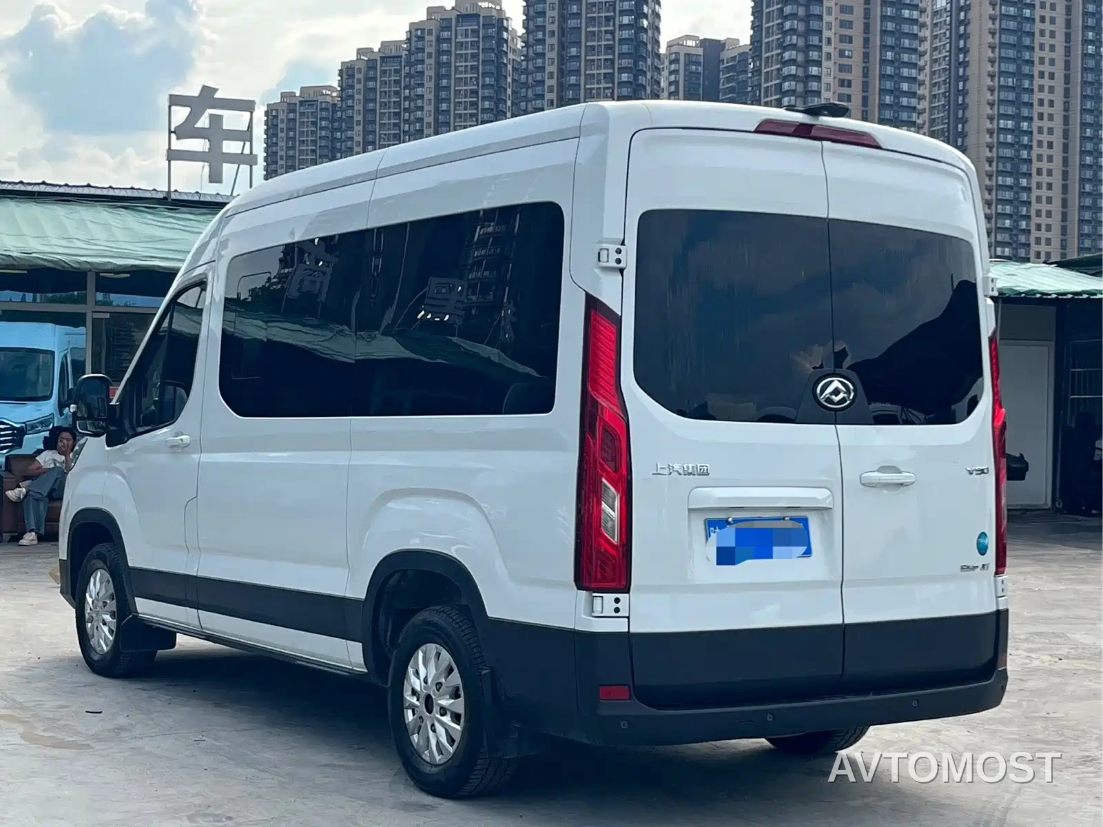 SAIC Maxus Xintu V90 2022 2.0T Auto Zhida Operation RWD Extended Wheelbase Super High Roof Single Rear Tire 9-Seater — фото 6