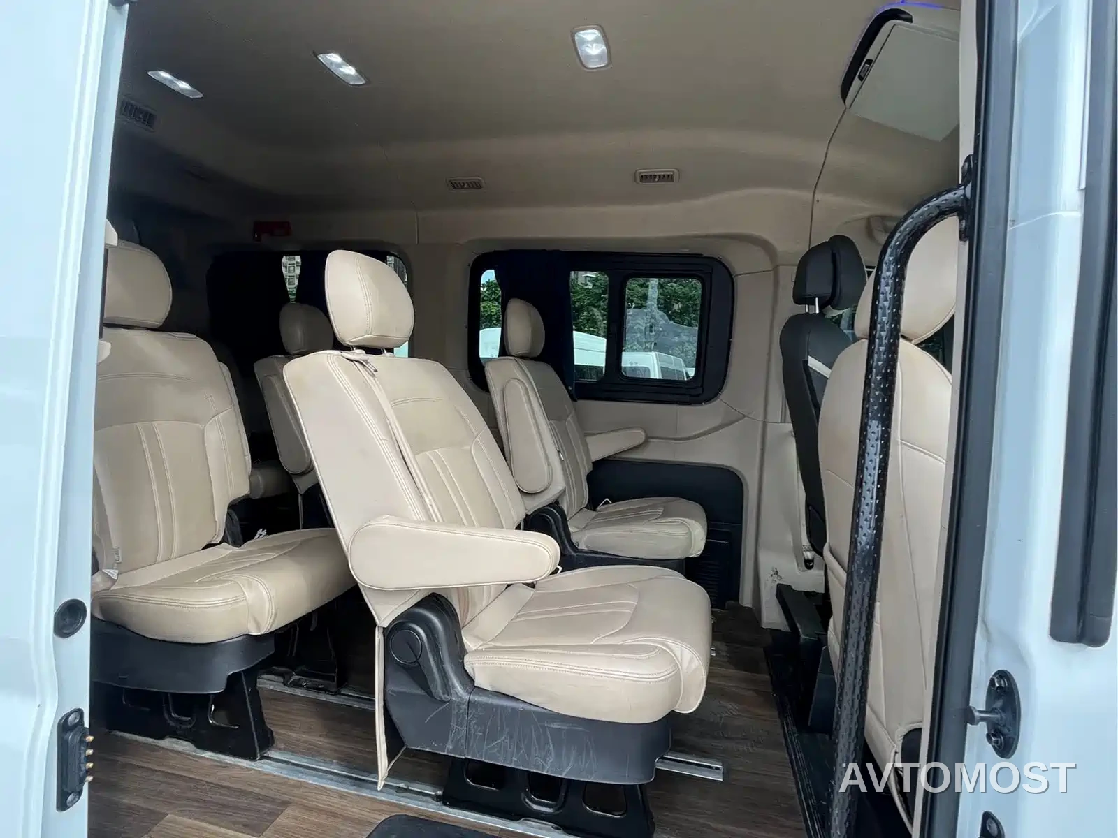 SAIC Maxus Xintu V90 2022 2.0T Auto Zhida Operation RWD Extended Wheelbase Super High Roof Single Rear Tire 9-Seater — фото 10