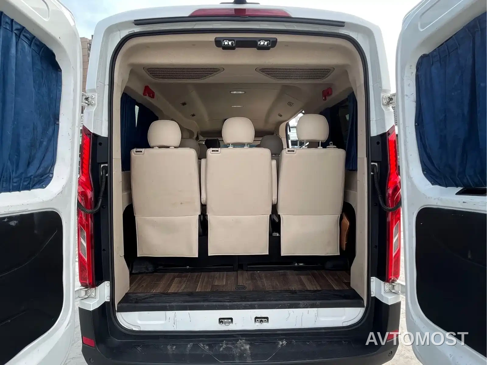 SAIC Maxus Xintu V90 2022 2.0T Auto Zhida Operation RWD Extended Wheelbase Super High Roof Single Rear Tire 9-Seater — фото 14
