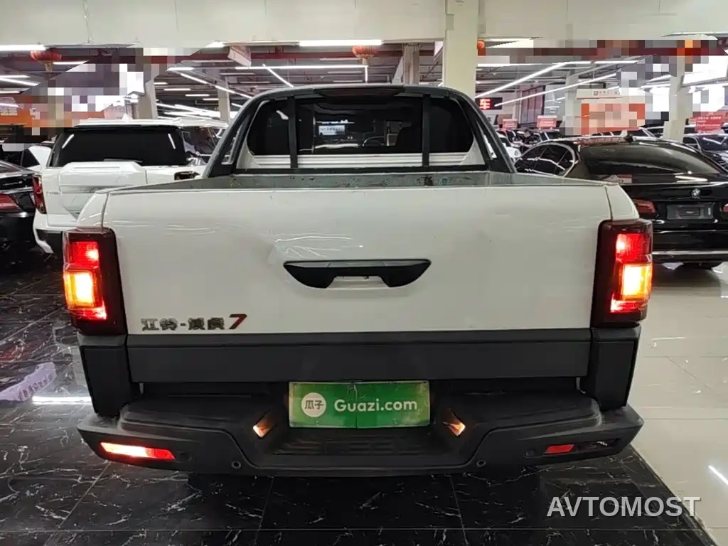 Jiangling Yuhu 7 2022 2.0T Automatic Diesel 2WD Comfort Standard Wheelbase — фото 5