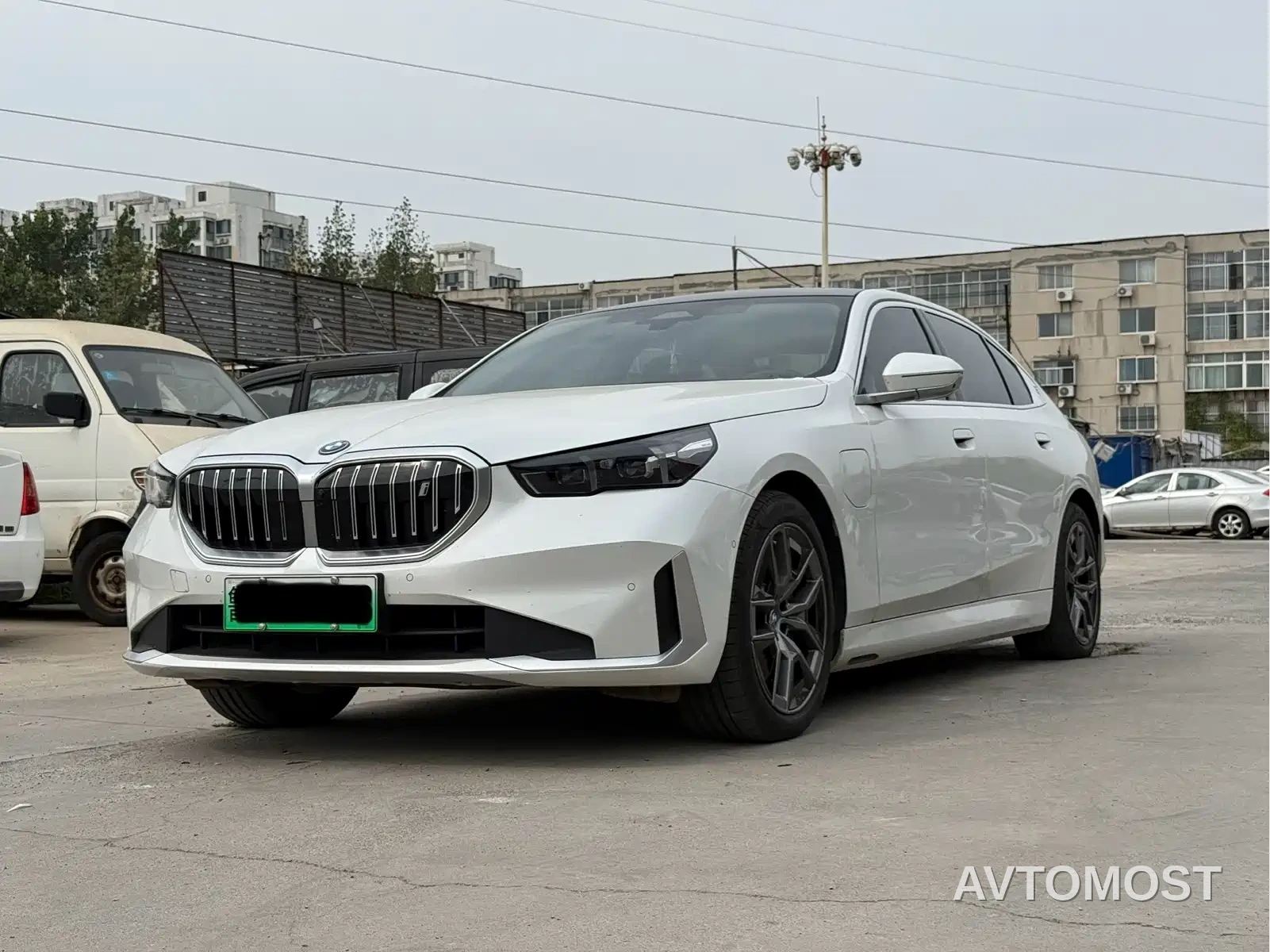 BMW i5 2024 eDrive 35L Luxury Package — фото 1