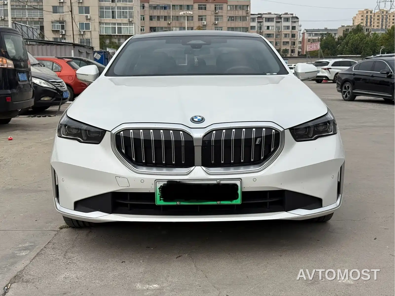 BMW i5 2024 eDrive 35L Luxury Package — фото 2