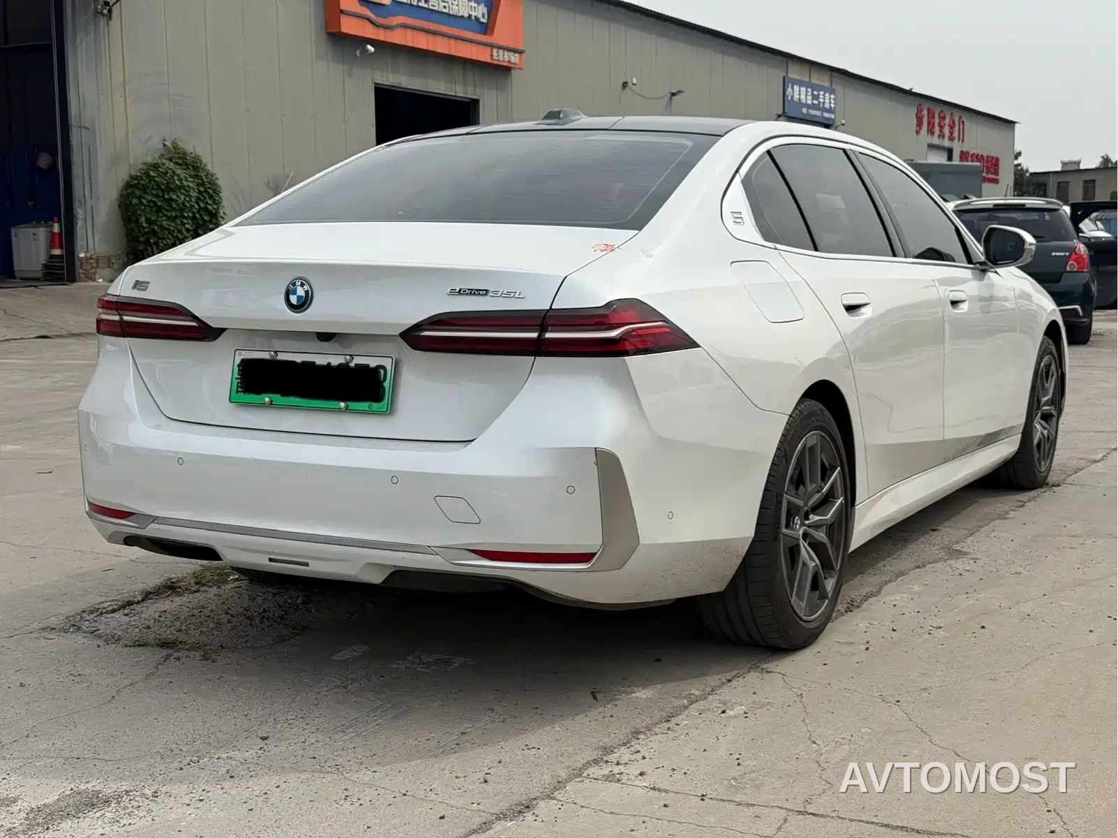 BMW i5 2024 eDrive 35L Luxury Package — фото 3