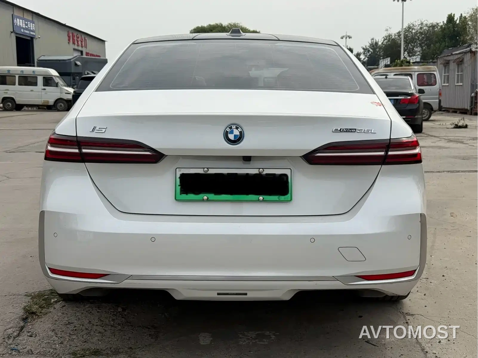 BMW i5 2024 eDrive 35L Luxury Package — фото 4