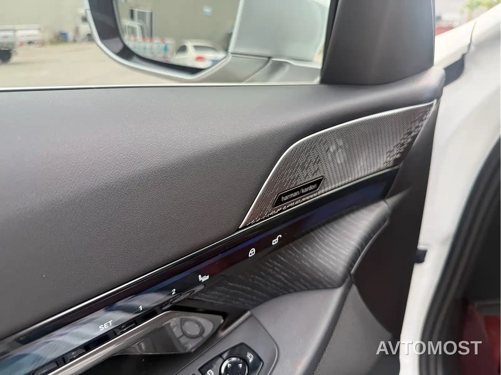 BMW i5 2024 eDrive 35L Luxury Package — фото 8
