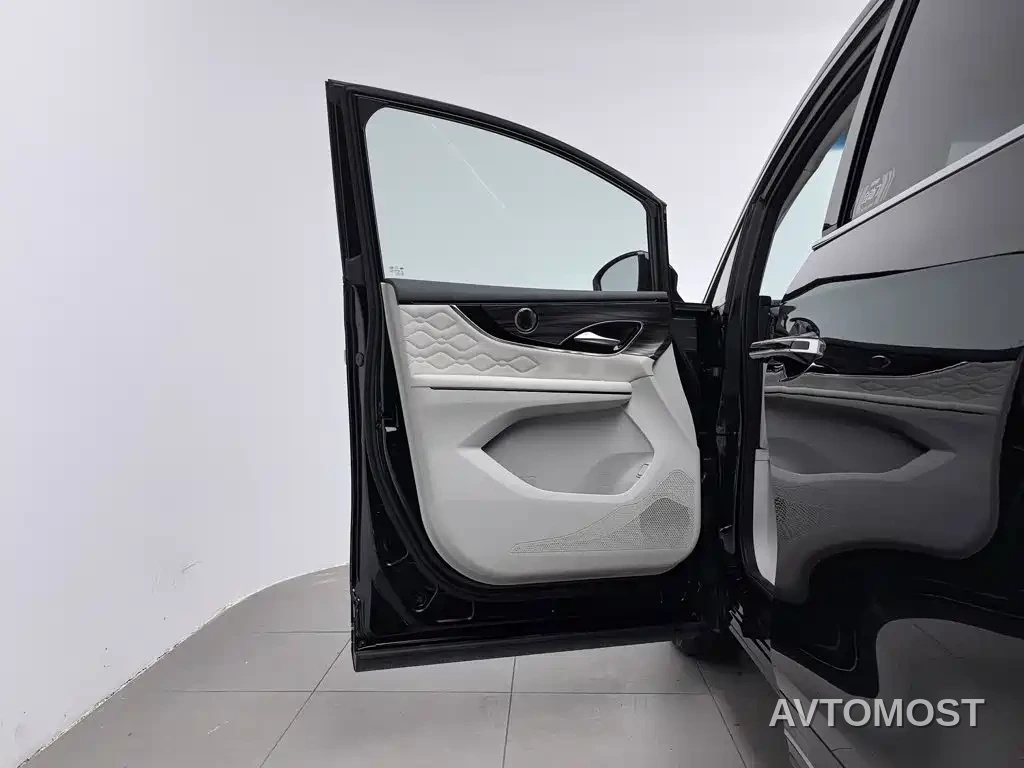 Dongfeng Fengxing Starlight V9 2026 Beyond Joy Series 200km Luxury — фото 8