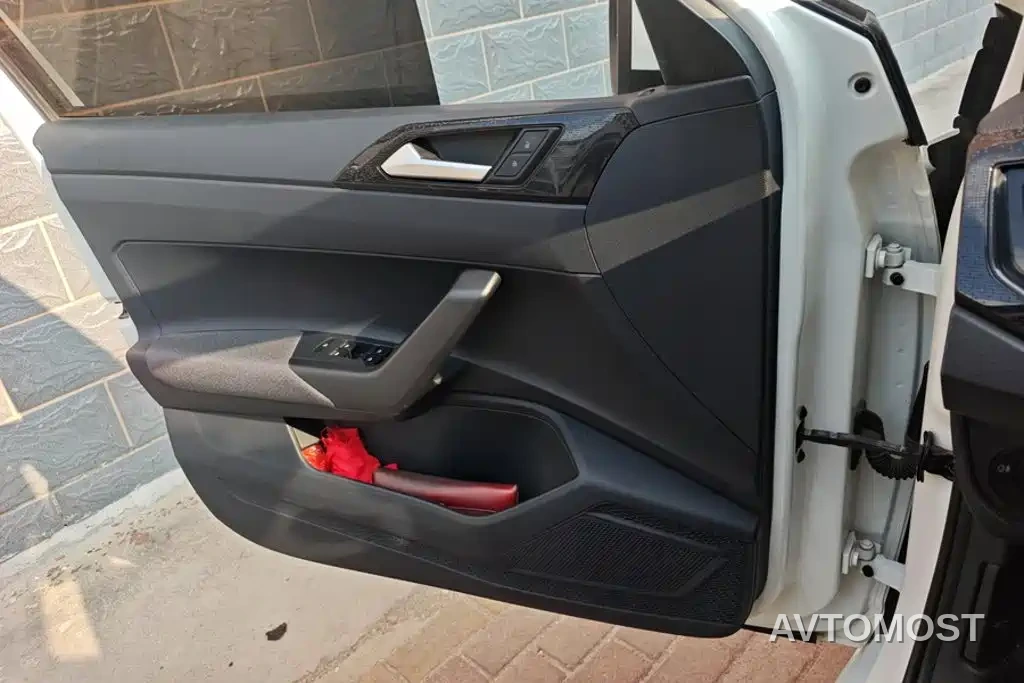 Volkswagen Lavida 2023 XRUI 1.5L Manual New Comfort Edition — фото 7