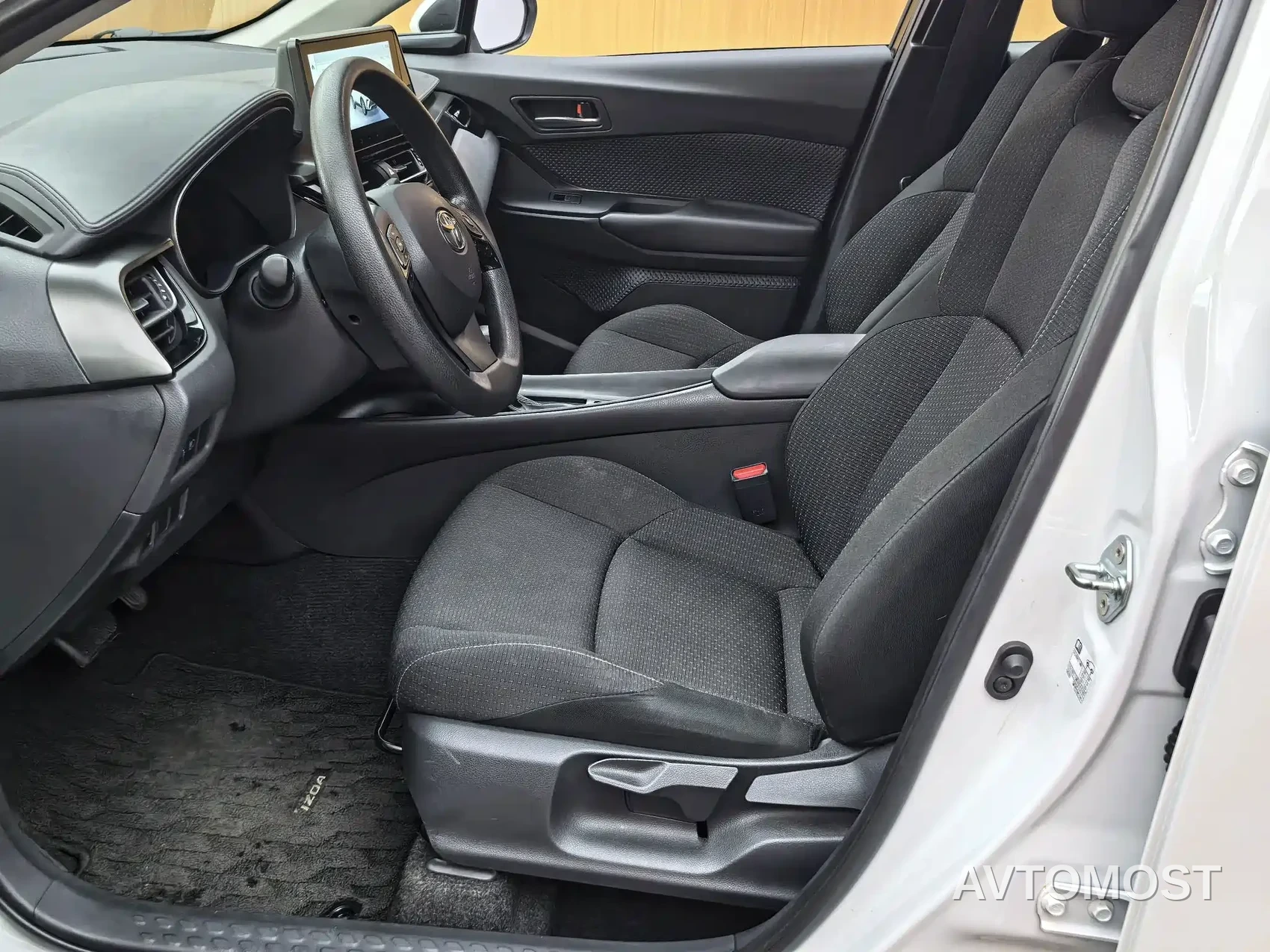 Toyota IZOA 2023 Hybrid 2.0L Yi-Xing Edition — фото 6