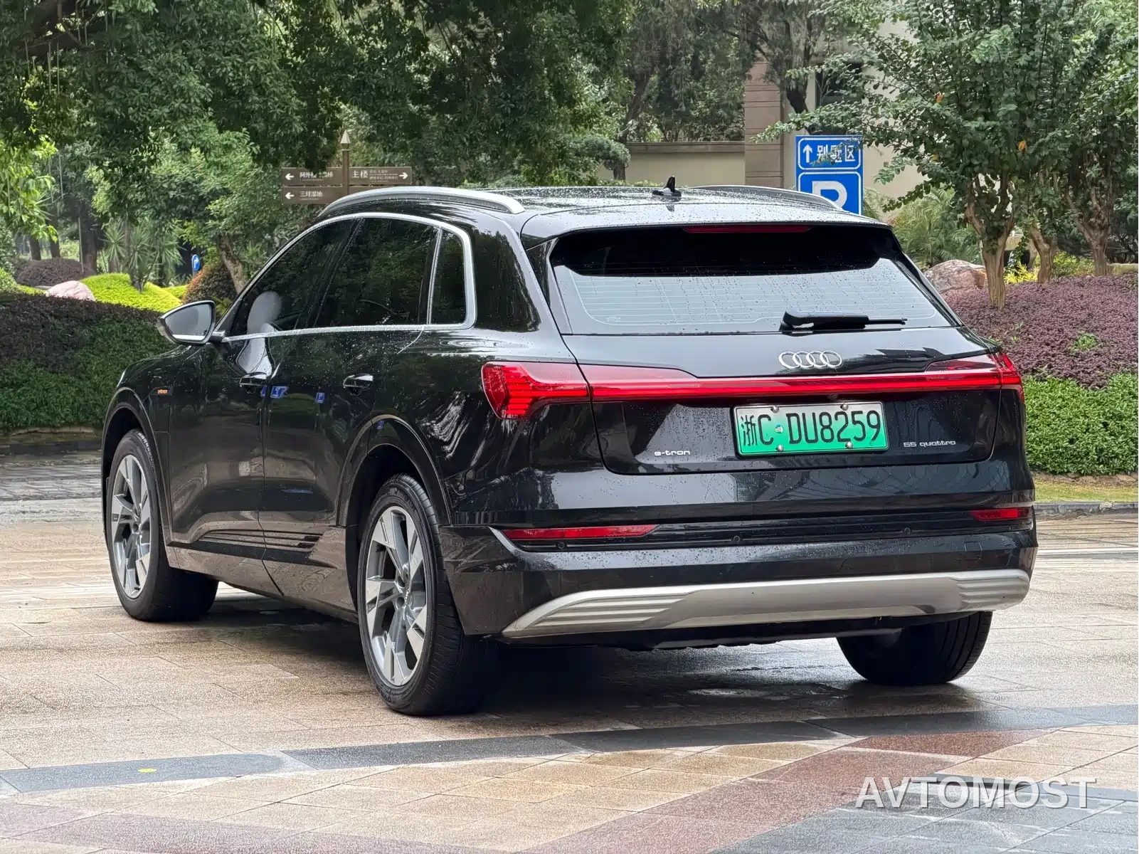 Audi e-tron (Import) 2019 55 quattro Technology — фото 6